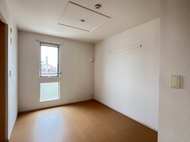 コリーヌ　リジエールの洋室|南側5.7帖洋室