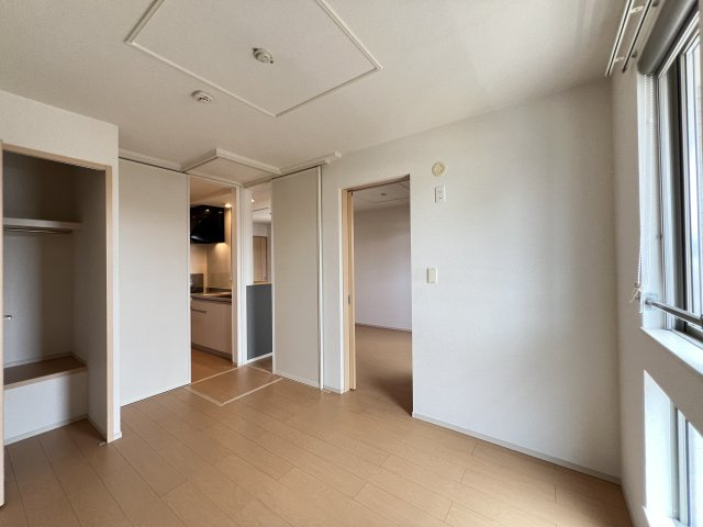 コリーヌ　リジエールの洋室|南側5.7帖洋室