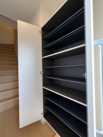 コリーヌ　リジエールの収納|シューズボックス