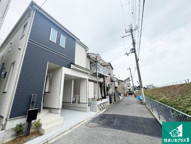 大阪狭山市池尻北　新築一戸建ての外観|周辺は落ち着いた街並みの住宅地！子育てがしやすい住環境です！まだ未完成ですが、現地でしかわからない事もございます。是非一度ご覧ください。