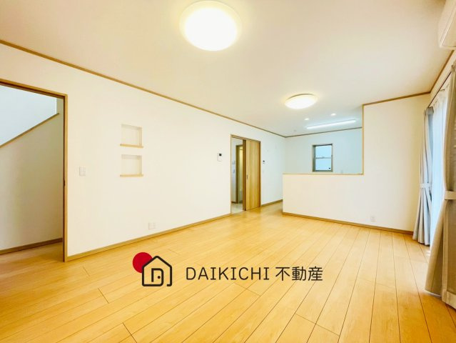 【居間・リビング】 | 行田市城西5丁目　中古戸建