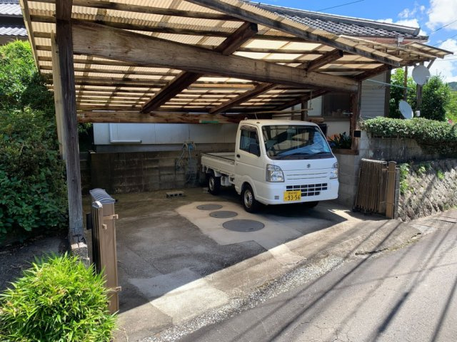 高岡町内山　中古戸建の駐車場