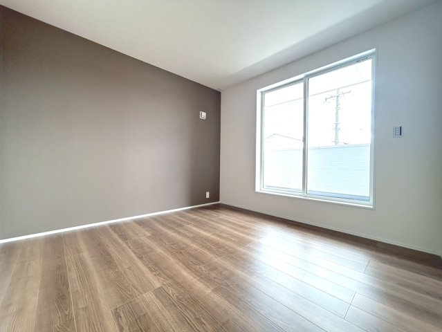 リーブルガーデン　一宮市今伊勢町馬寄第4　全1区画分譲の寝室|すべての居室にはたっぷり収納できる大型のクローゼット、各室に２４時間換気システムを設置しています。
排気ファンから低風量で24時間強制排気し、家の中の空気をいつも新鮮に保ちます。
