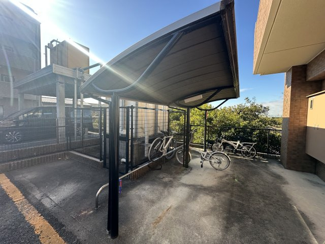 ブリランテの駐車場