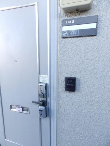 kanada B棟の玄関|玄関ドア