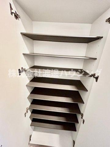 ノルデンハイム江坂IIの収納|天井高シューズBOX