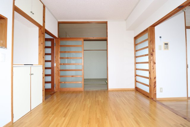 塩田町マンションの洋室