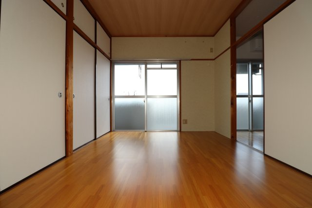 塩田町マンションの洋室