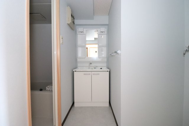 塩田町マンションの独立洗面台