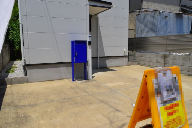 国分寺市本多４丁目の中古一戸建の駐車場