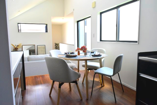 国分寺市本多４丁目の中古一戸建の居間・リビング