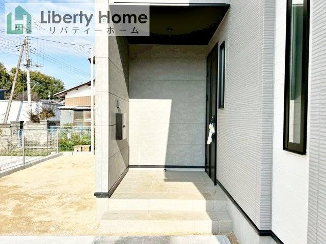 守谷市野木崎１期　新築戸建のエントランス