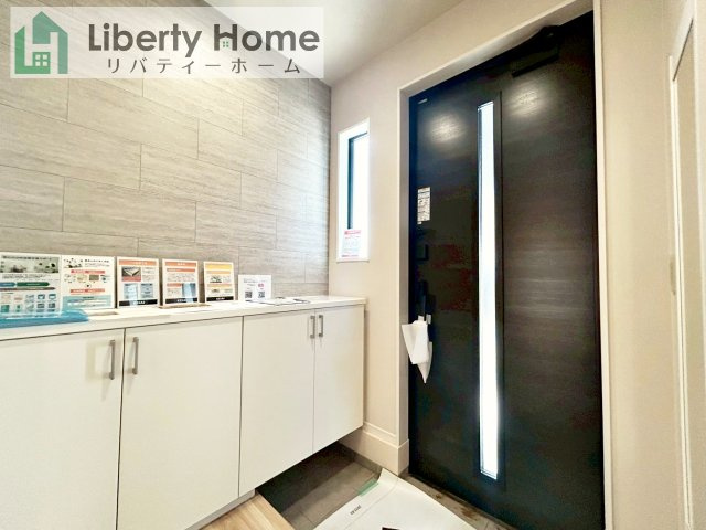 守谷市野木崎１期　新築戸建の玄関