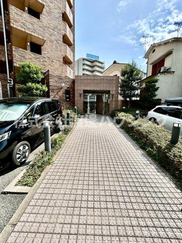 セントファミーユ江坂のエントランス