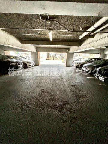 セントファミーユ江坂の駐車場