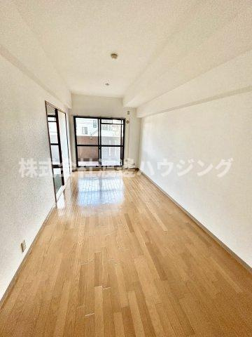 セントファミーユ江坂の居間・リビング