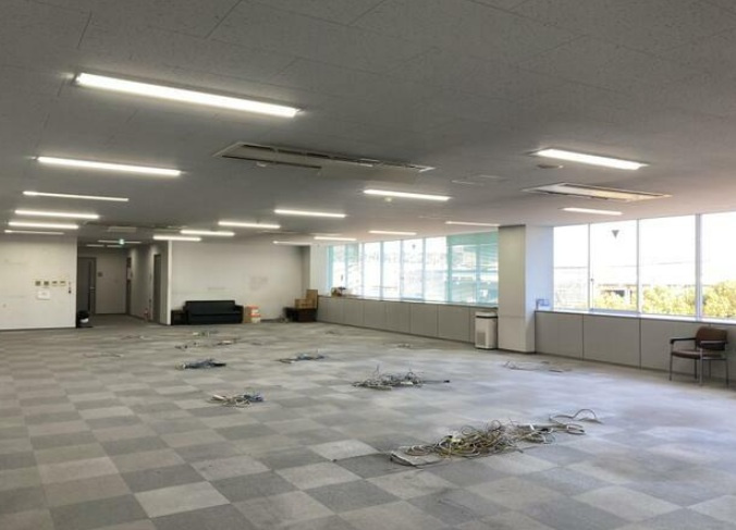 山武郡芝山町岩山の倉庫