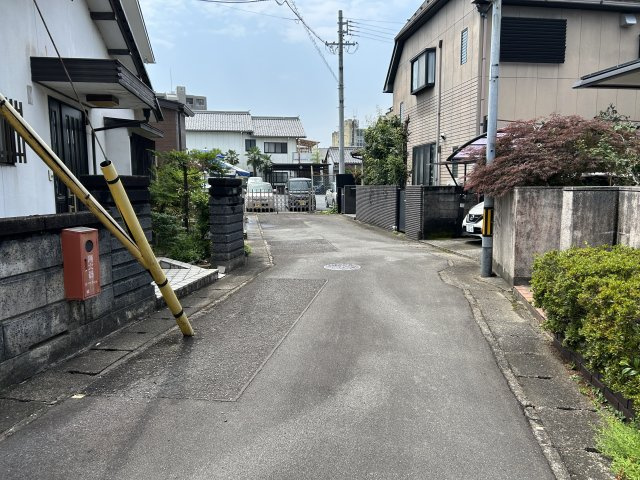 土地　鷺山中洙の前面道路含む現地写真