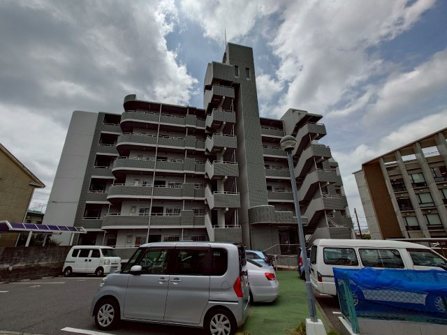 ーリヴィエール霧ケ丘ー3LDK　【小倉北区　中古マンション】の外観|コンビニまで徒歩圏内♪【小倉北区　中古マンション】