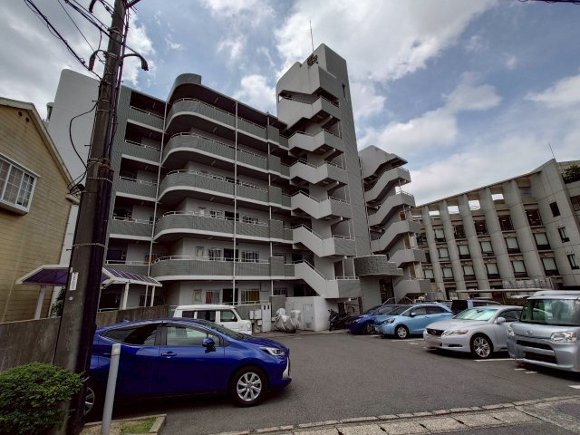 ーリヴィエール霧ケ丘ー3LDK　【小倉北区　中古マンション】の駐車場|駐車スペースは敷地内にあります【小倉北区　中古マンション】