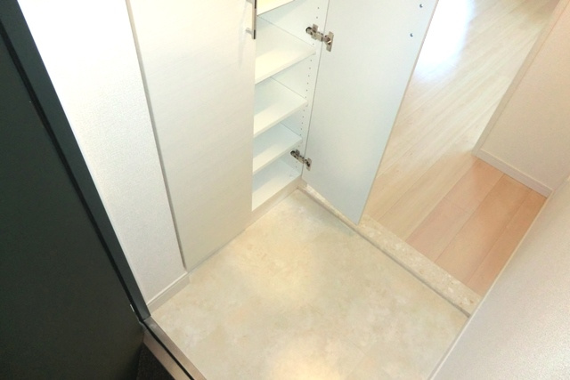 ソアラノーム北浦和の玄関|☆広めの玄関スペース・トールタイプのシューズボックス付きです。☆