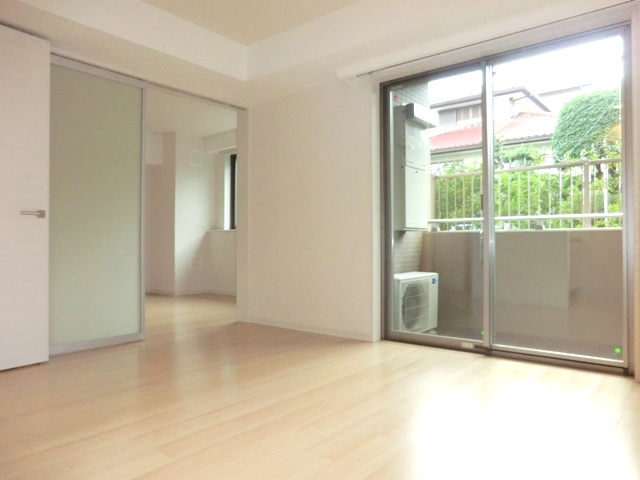 ソアラノーム北浦和の居間・リビング|☆使いやすいフラットフロアータイプです。☆