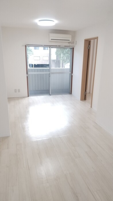 能茶山ハイツの居間・リビング|ＬＤＫ１１帖