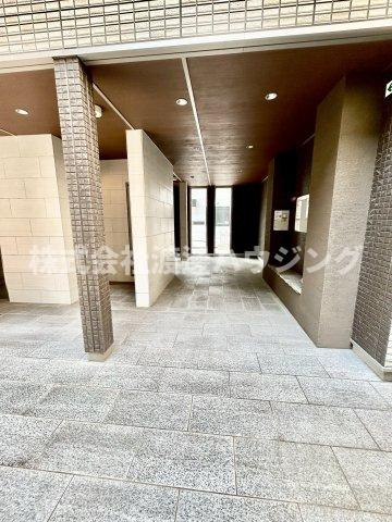 ルリエ江坂のエントランス