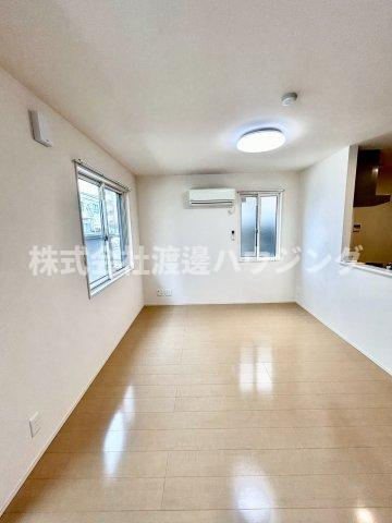 ルリエ江坂の居間・リビング