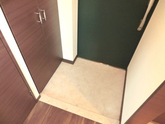 ソアラノーム北浦和の玄関|★玄関スペースにトールタイプのシューズボックスを設置。★