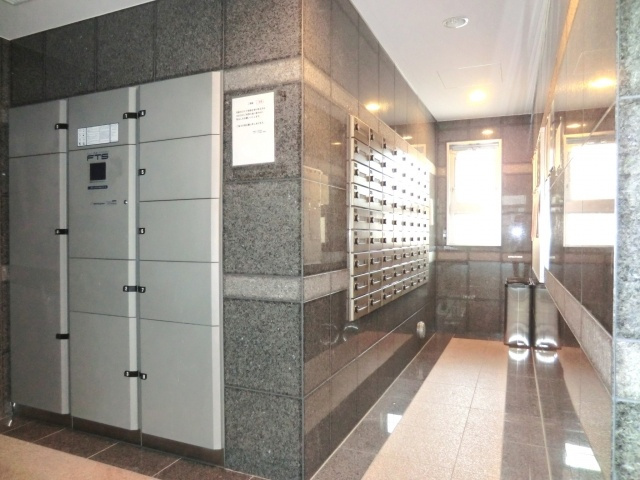 ソアラノーム北浦和のその他共用部分|★１階ロビーに各戸の集合ポスト＆宅配ボックスを完備しています。★