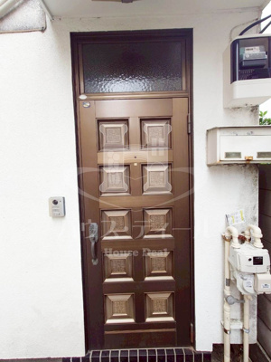 【玄関】 | 西尾久一丁目貸家 | 収納もある玄関です