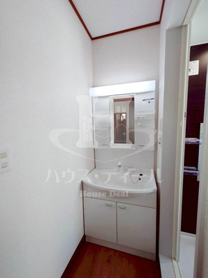 【独立洗面台】 | 西尾久一丁目貸家 | 独立洗面化粧台が付いています