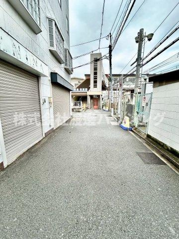 正雀ビルのエントランス