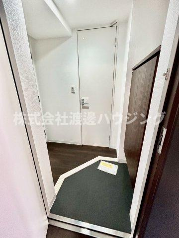 SERENiTE江坂四番館の玄関