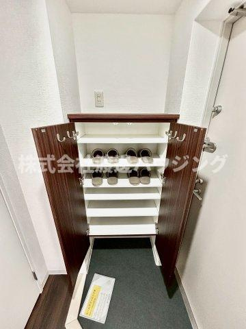 SERENiTE江坂四番館の玄関|シューズBOX