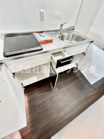 SERENiTE江坂四番館のキッチン|キッチン下収納