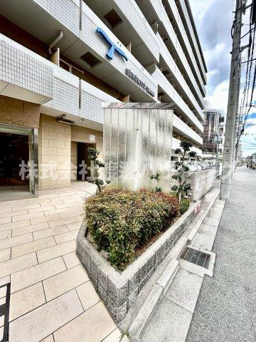 SERENiTE江坂四番館のエントランス