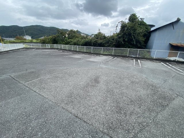 グランドゥールＢの駐車場