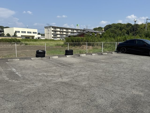 シャン・ド・フルールの駐車場