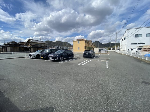 ココアガーデンの駐車場