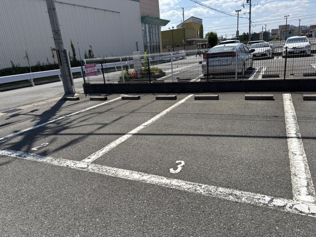 プリム　ローズの駐車場