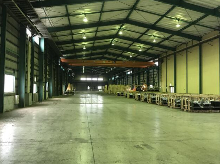 木更津市木材港の倉庫の内装