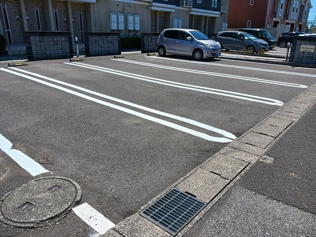 ブラン・リヴィエ－ル　Ⅱの駐車場