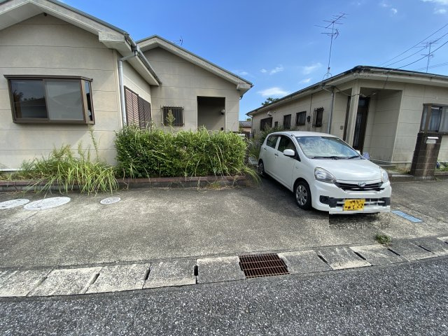 坂本貸家の駐車場