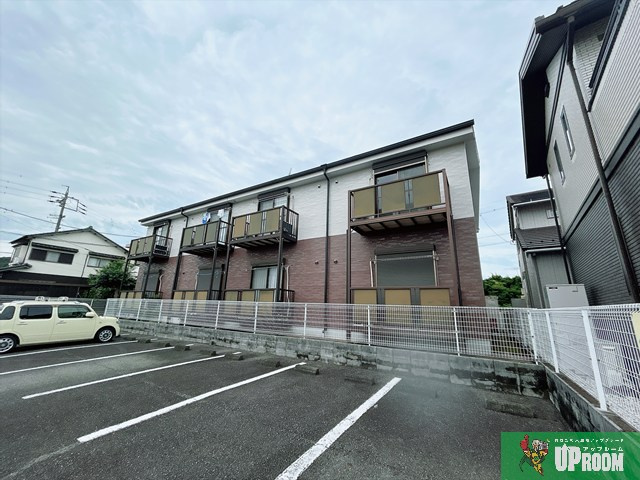サープラスひまわりⅡの駐車場