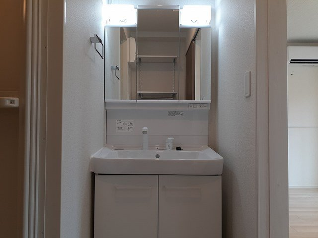 メゾン　ド　ルミエールの洗面所