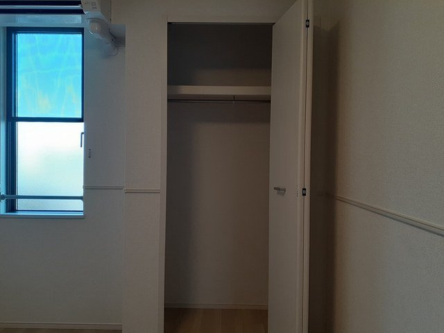 メゾン　ド　ルミエールの収納