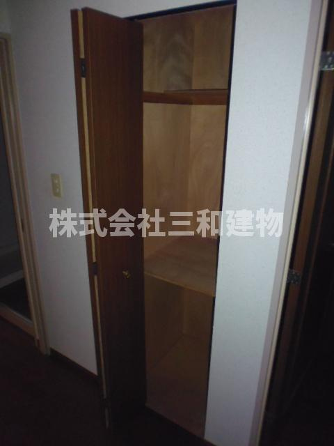 プラザサンタナカ７号館の収納|同間取り別室の参考写真です(反転タイプ）