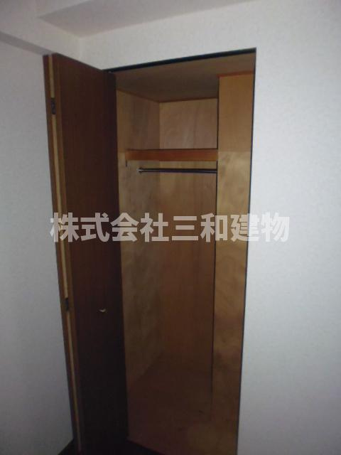 プラザサンタナカ７号館の収納|同間取り別室の参考写真です(反転タイプ）
